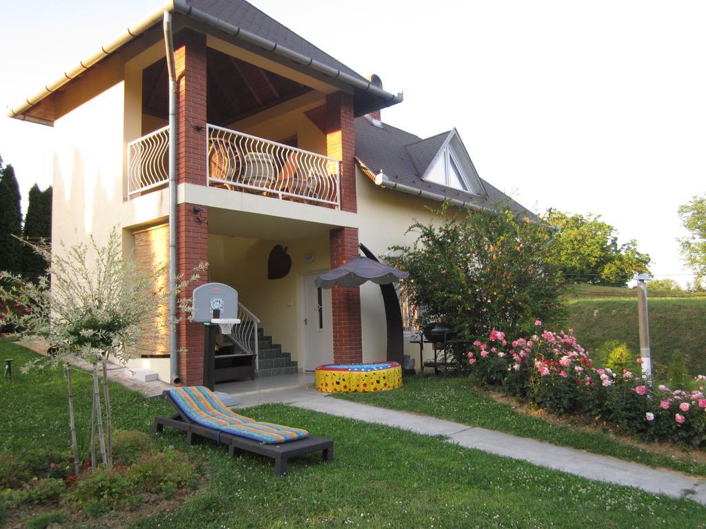 זלקרוס Rozsadomb Apartman מראה חיצוני תמונה